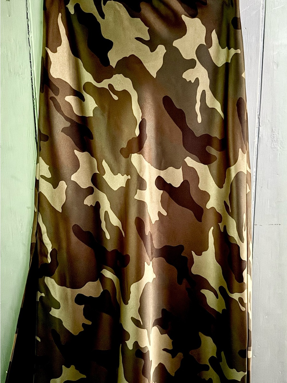 BNWT - Alice + Olivia Camo Asymmetric Midi Skirt - Green Size 0 - Picture 2 of 10
